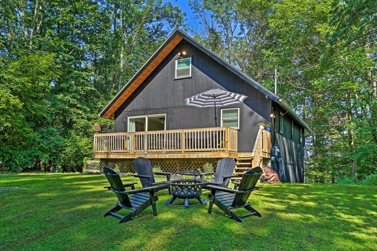 Modern East Stroudsburg Home With Deck And Gas Grill! Exterior photo