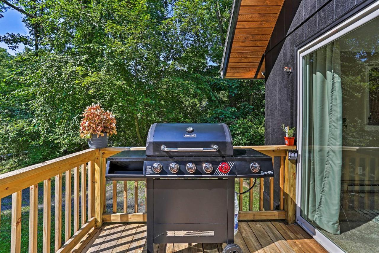 Modern East Stroudsburg Home With Deck And Gas Grill! Exterior photo