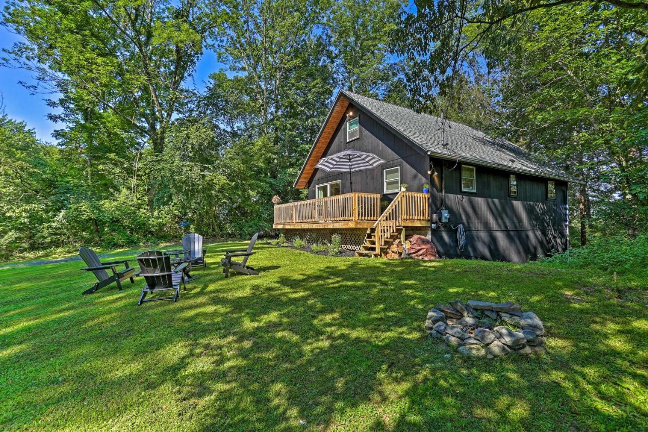 Modern East Stroudsburg Home With Deck And Gas Grill! Exterior photo